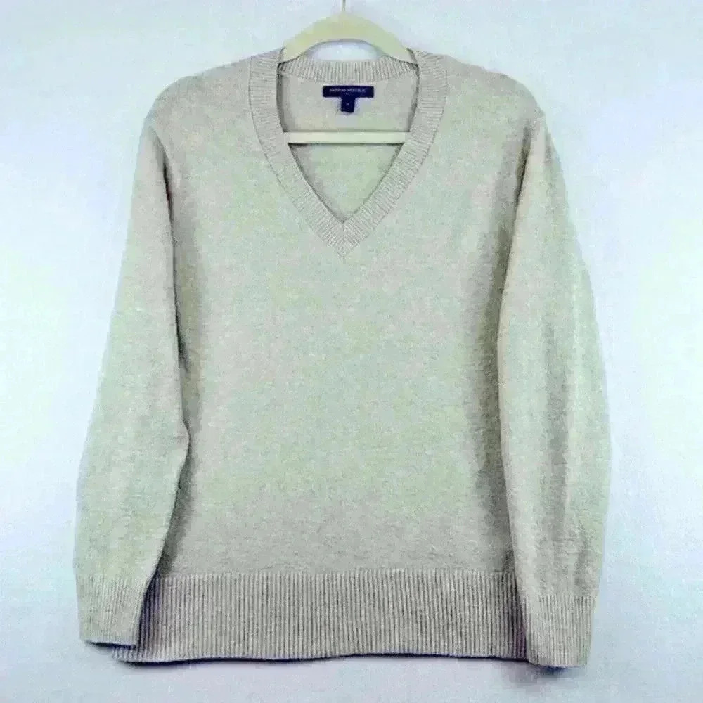 Banana Republic Sweater Light Cream / Gold Fleck Women’s Medium V Neck